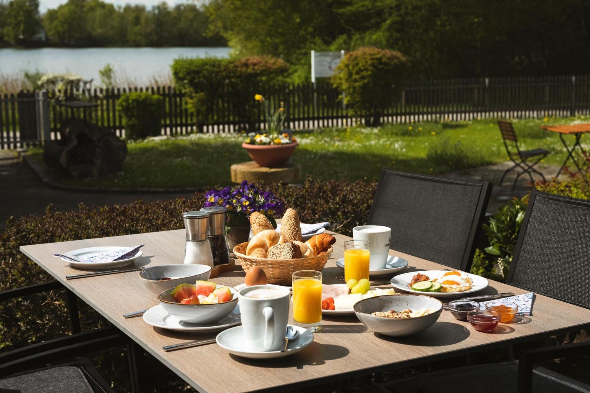 Sopherl Am See - Fruehstueck Auf Der Seeterrasse, Sehr Ruhig Und Wunderschoen Am See, 3 Minuten Nach Oberpfaffenhofen, Viele Radtouren, Restaurants & Cafes In Der Umgebung Weßling Eksteriør billede